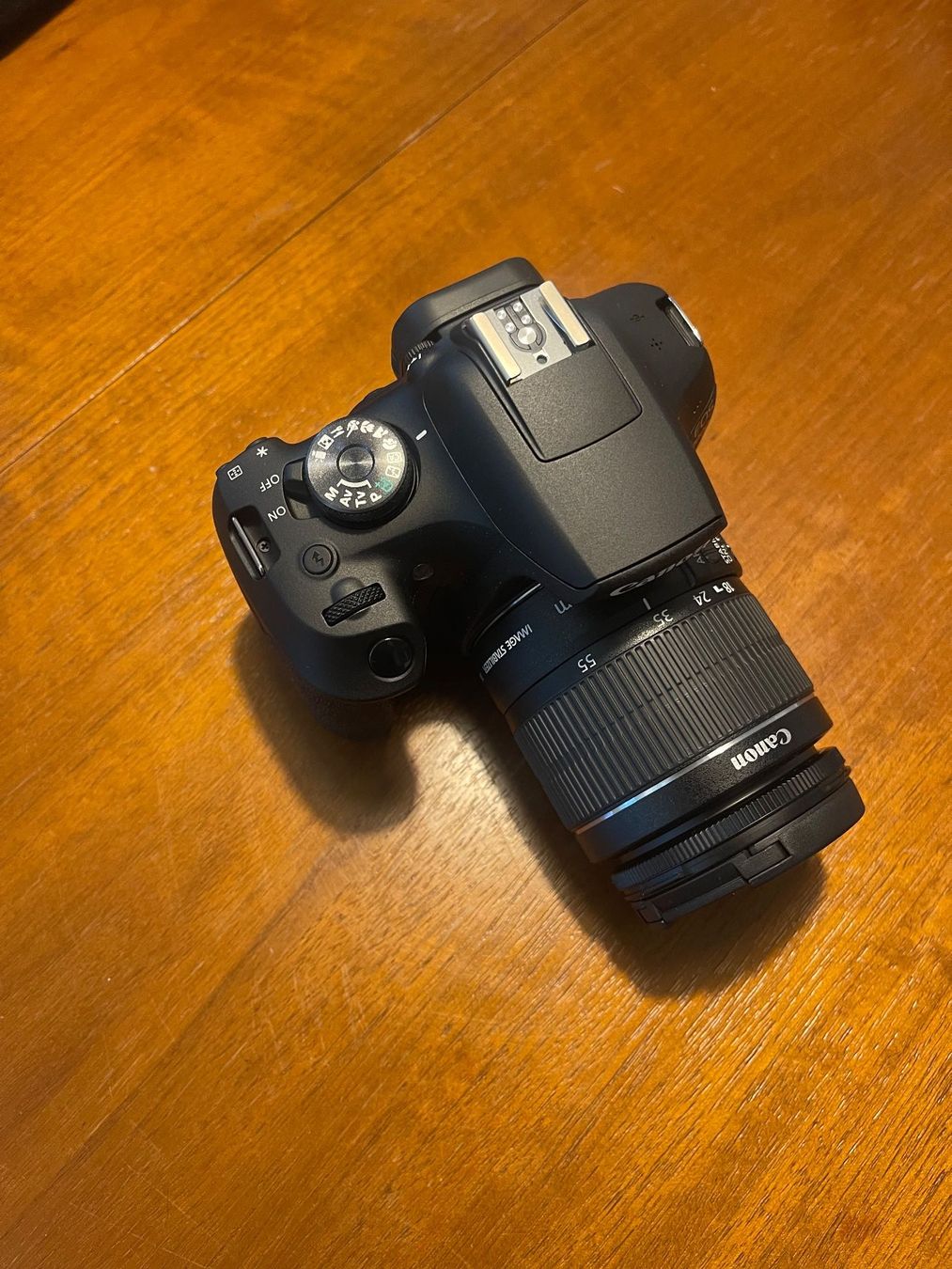 Canon Fotocamera: Canon EOS 2000D (Kit) mit Objektiv und Tasche – Usato da Luzern venduto da mic_7nlp 1