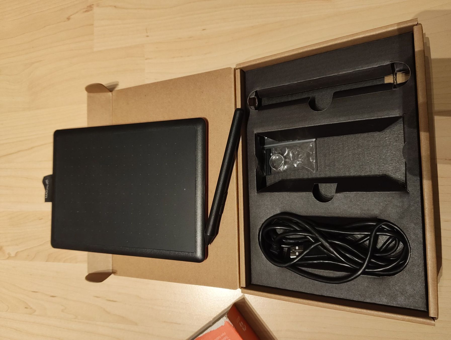 Wacom Tablettes PC: Wacom One Pen Tablet CTL-472 Grafiktablett – Neuf (Voir description) à Safenwil par Ricifizz 1
