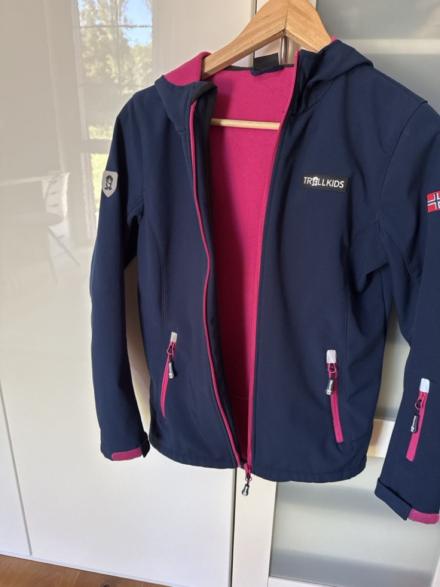 Trollkids Jacken & Mäntel: Softshelljacke Trollkids dunkelblau Grösse 164 – Gebraucht aus Schlatt ZH von yasi79