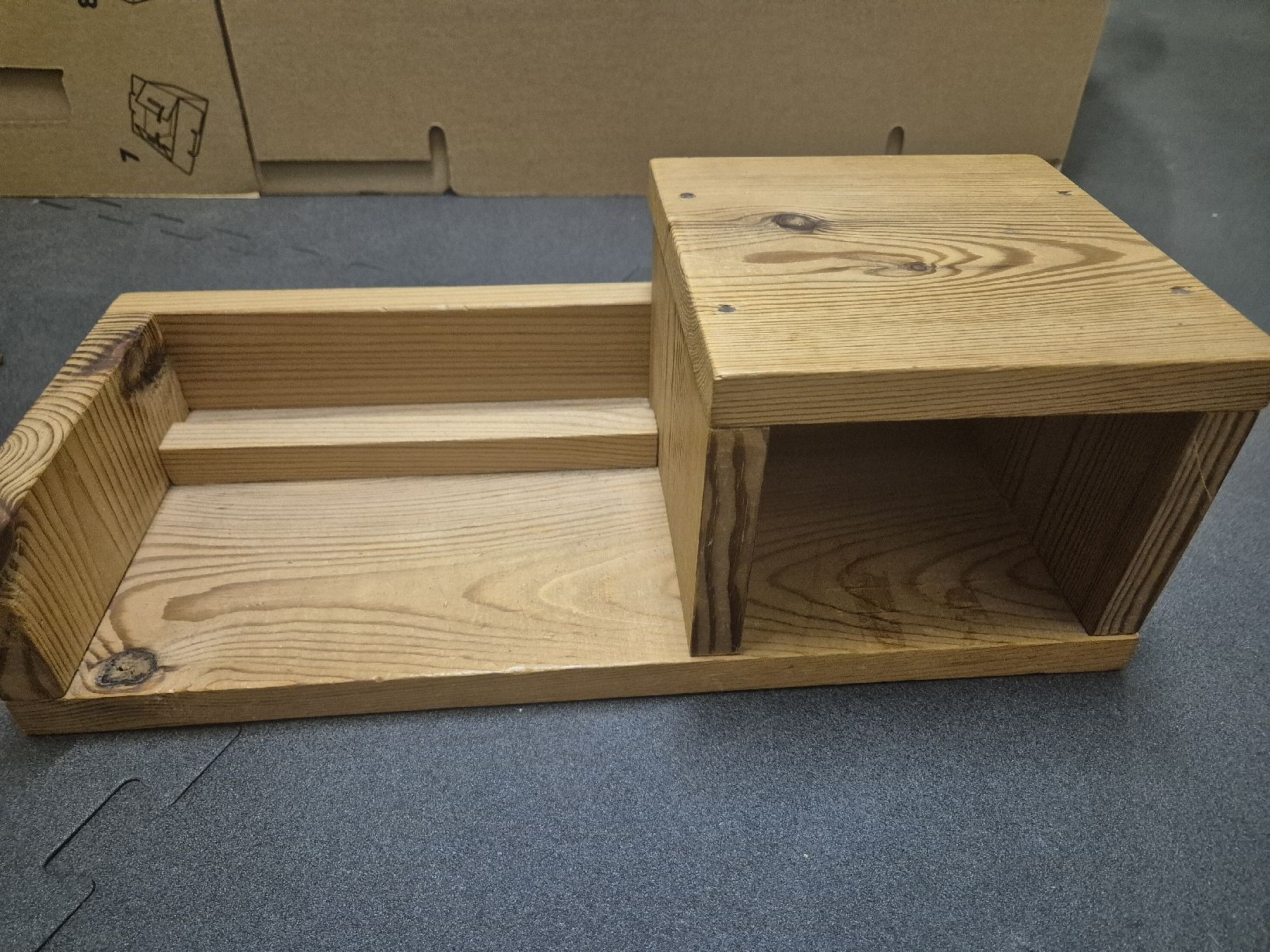 Jouets: Stall aus Holz – D'occasion à Schlieren par cisc00 1