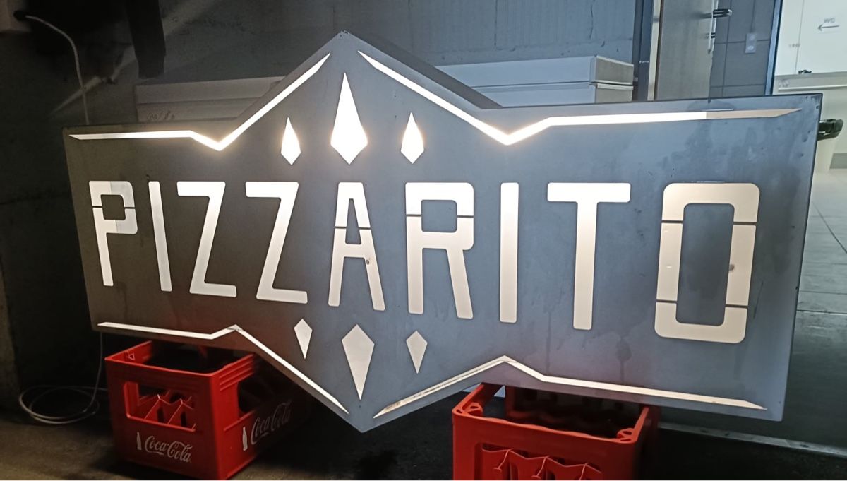 Lampes: Pizzarito Leuchtreklame  – D'occasion à Tuggen par Angel1604