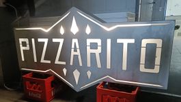 Pizzarito Leuchtreklame 