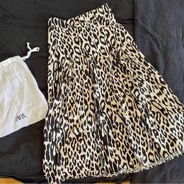 Zara Gonne: Zara Midi Rock – Usato da Basadingen venduto da ChristabelsCloset
