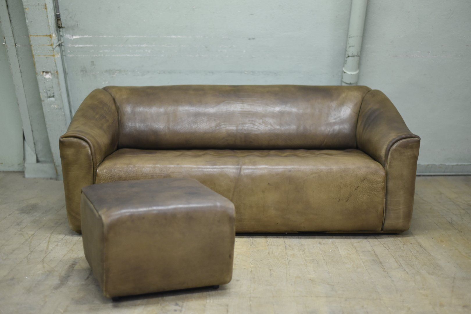 De Sede Divani: Designer Ledersofa De Sede DS47 + Ottoman – Usato da Lichtensteig venduto da UsedIN 1