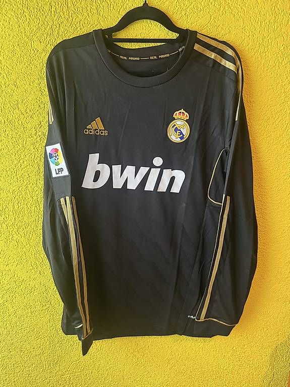 Canottiere & Pantaloni: Cr7 Real Madrid Retro Trikot – Usato da Büren an der Aare venduto da dan_2b8n