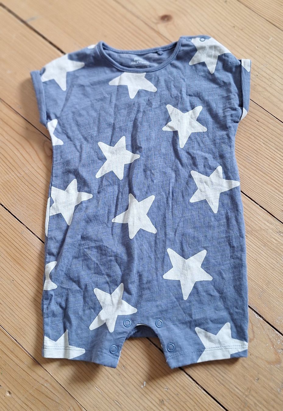 Strampler: Next Strampler Sterne Blau 6-9 Monate 74cm Sommer – Gebraucht aus Bern von _finnjagfe_