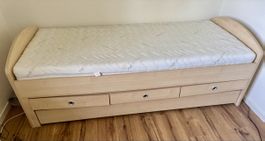 Bett mit Ausziehbett und Stauraum zu verkaufen