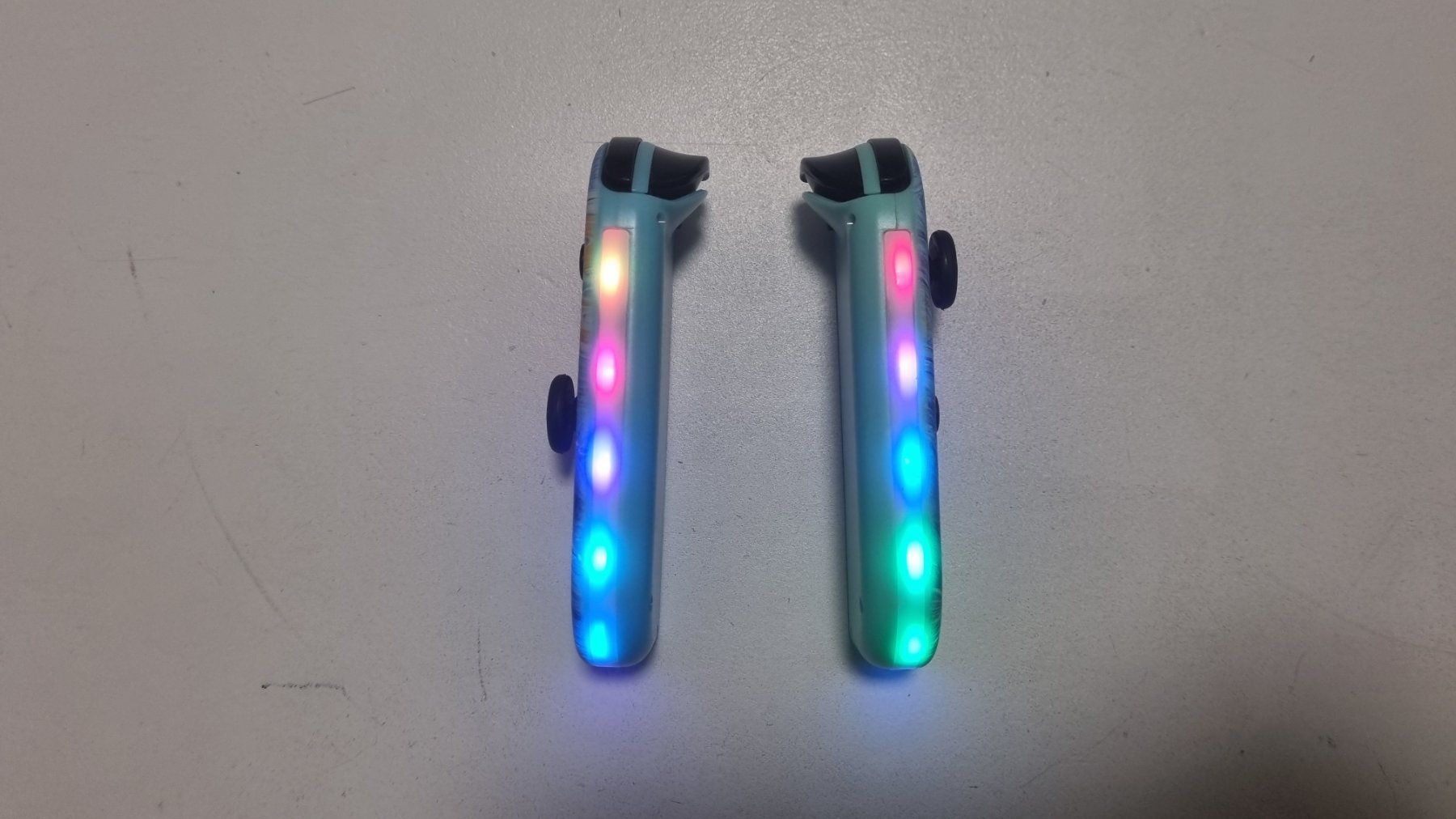 Controller: Nintendo Switch Joy Con Controllers mit Griff LED beleuchten – Usato da Birsfelden venduto da val_d9c2 7