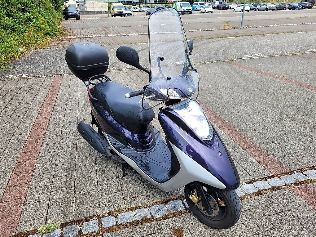 Scooter: Yamaha Vity 125 mit Topcase, ab Platz – Usato da Frutigen venduto da Rain7