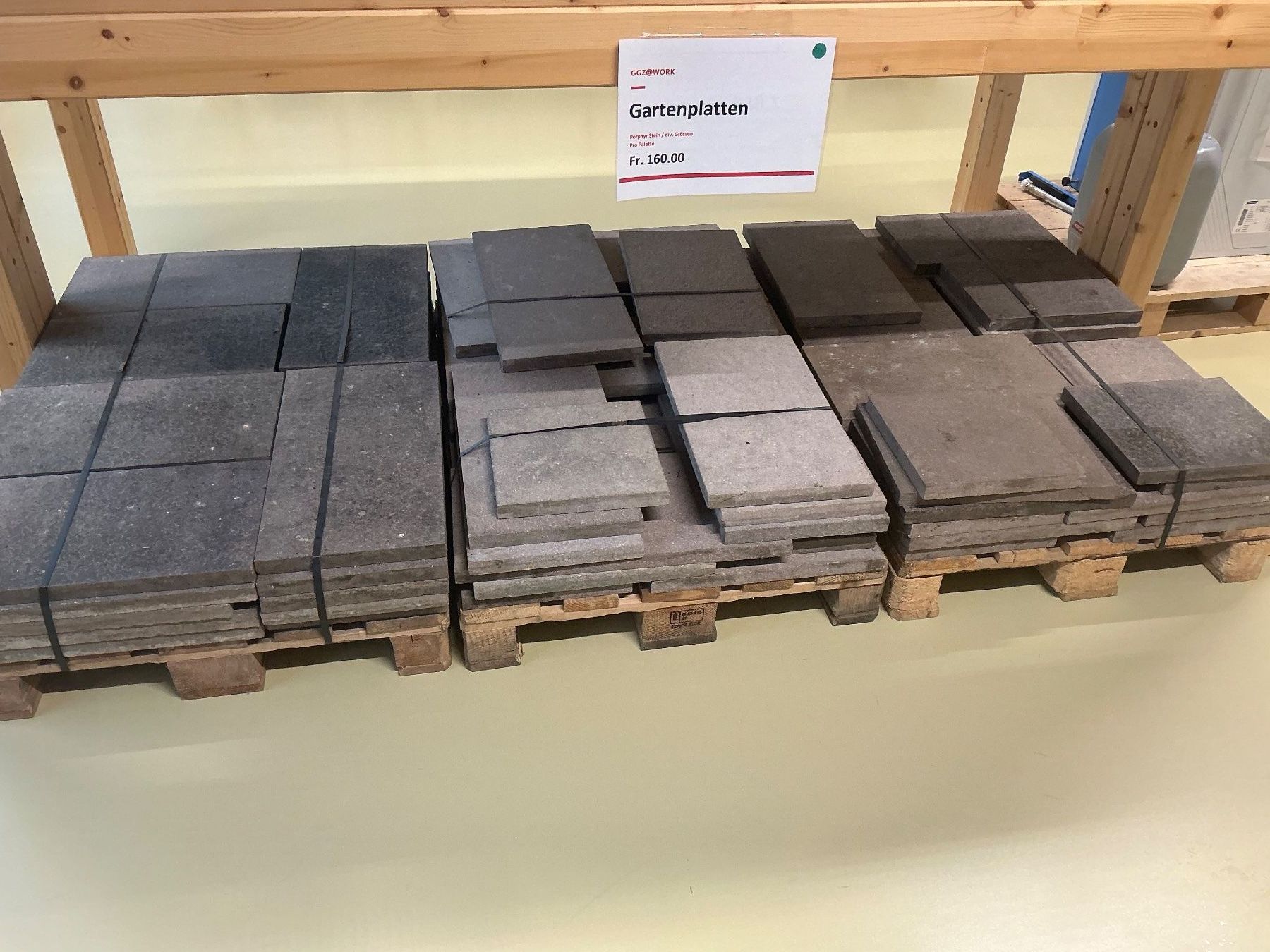Bodenbeläge: Gartenplatten – Gebraucht aus Zug von Bauteile-Zug