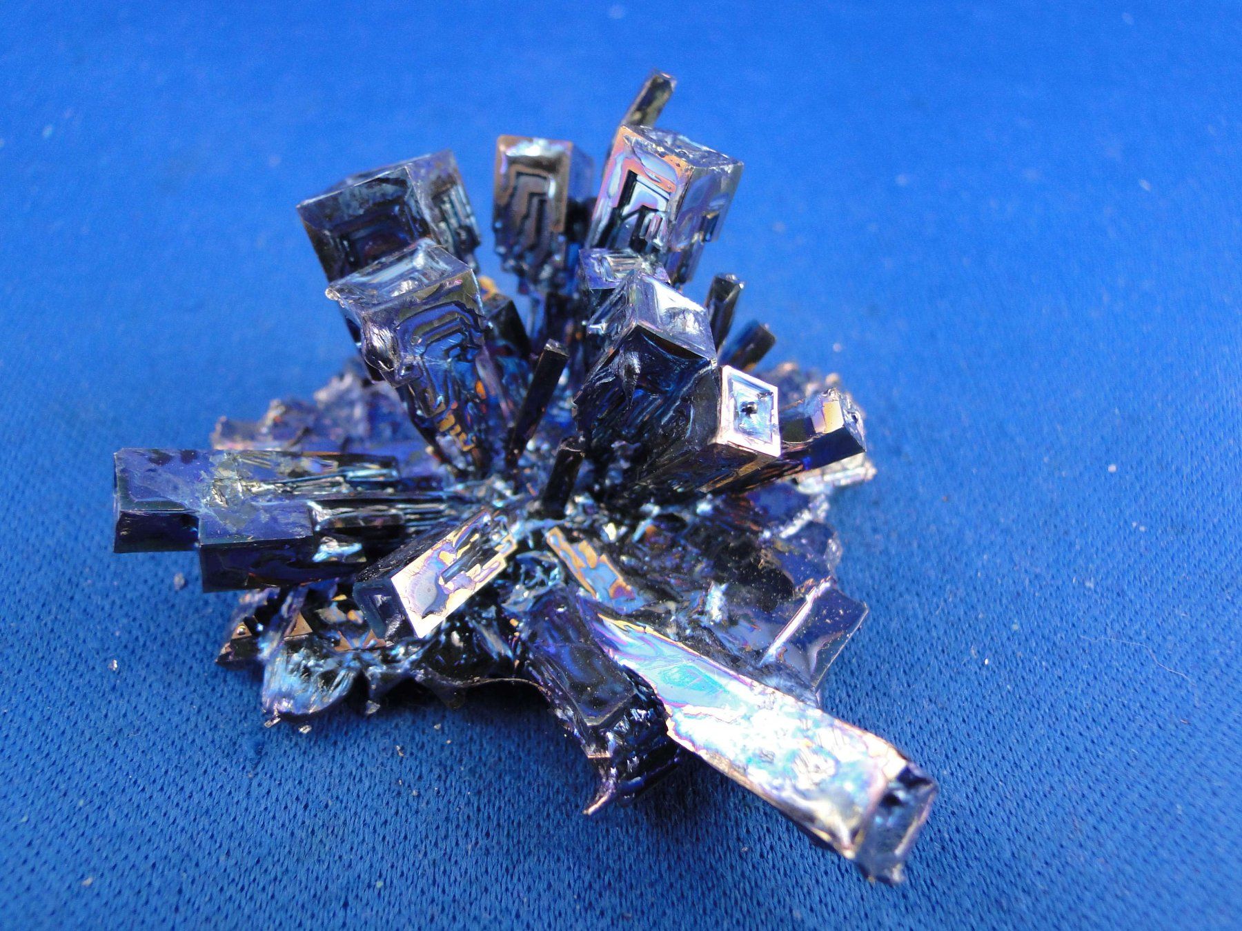 Minerali & Pietre curative: Bismuth – Usato da Schinznach Bad venduto da Demerald 1