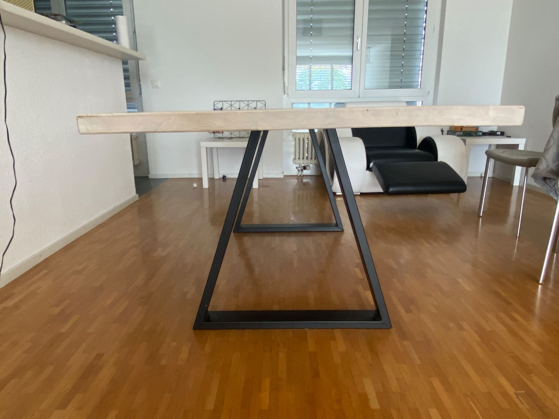 Tables: Moderner Massivholz-Esstisch – D'occasion à Zollikofen par Wozniak1 3