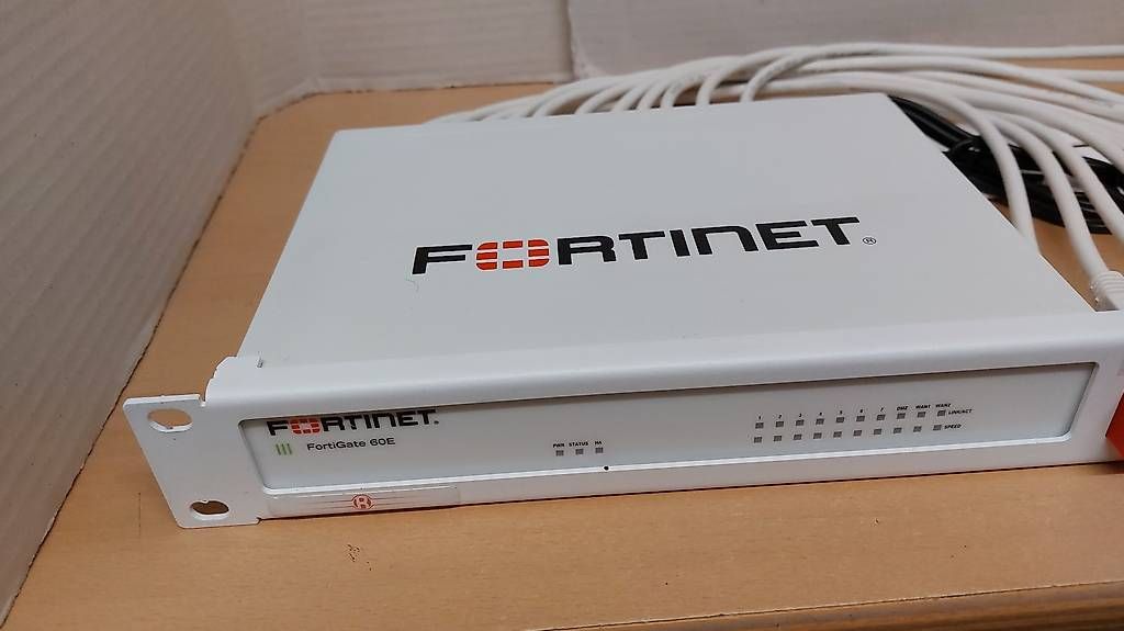 Firewall: FortiGate 19" Rackmountkit 70G etc. Firewall VPN – Usato da Hinteregg venduto da Amerizium 1