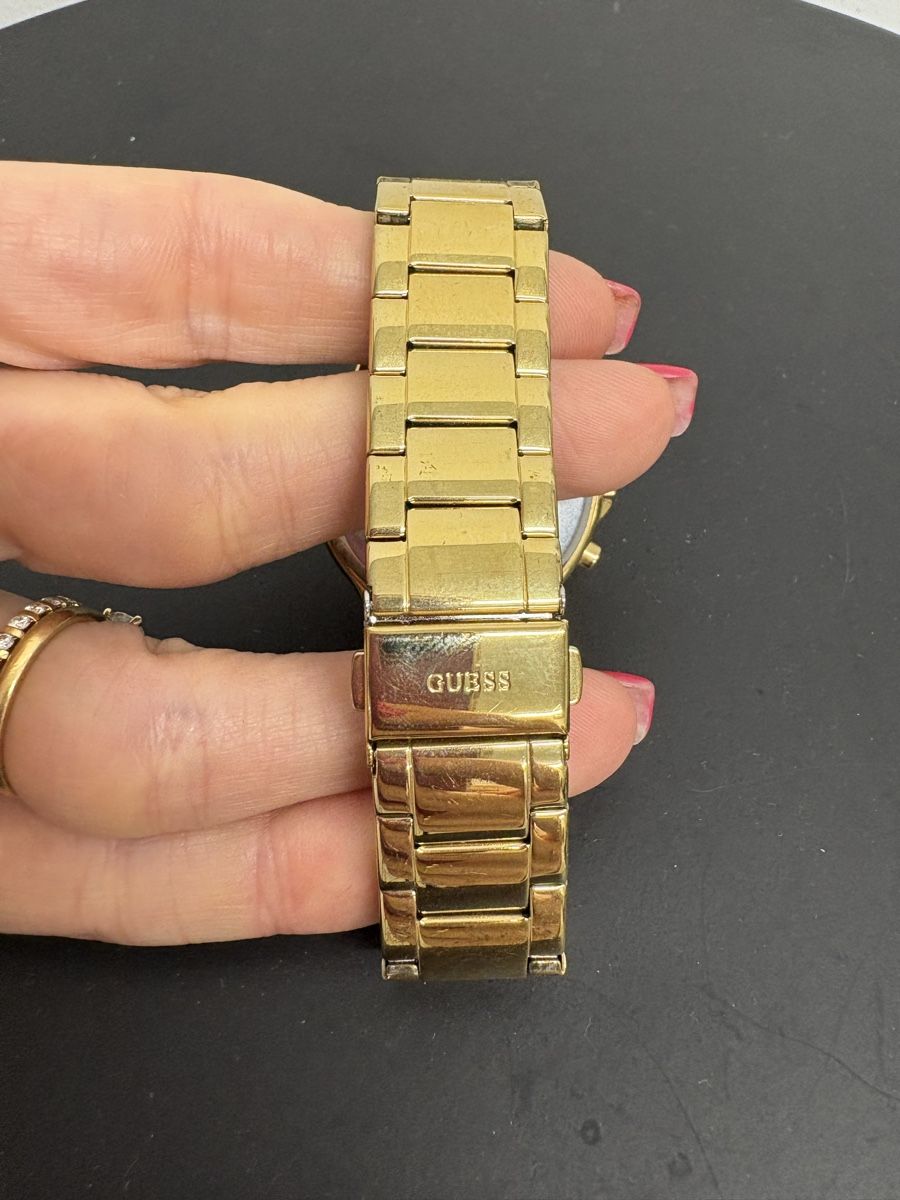 Guess Uhren: Guess Damenuhr Moonlight Gold mit Strass – Gebraucht aus Regensdorf von secondchancefashion 4