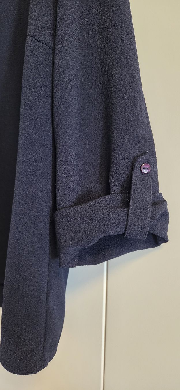 Only Chemisiers: Dunkelblaue Bluse von ONLY – D'occasion à Basel par RebGy 1