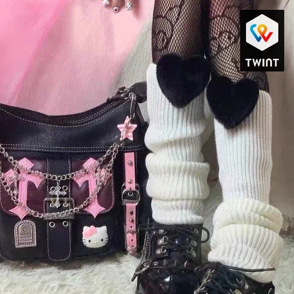 Borse: Sac messager rétro gothique punk Hello Kitty – Nuovo e nell'imballaggio originale da Saignelégier venduto da onekeystore 2