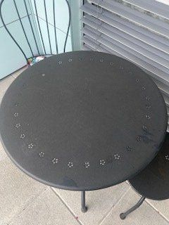 Tischset: Gartentisch mit 2 Stühle aus Metall – Gebraucht aus Muhen von Evasio 2