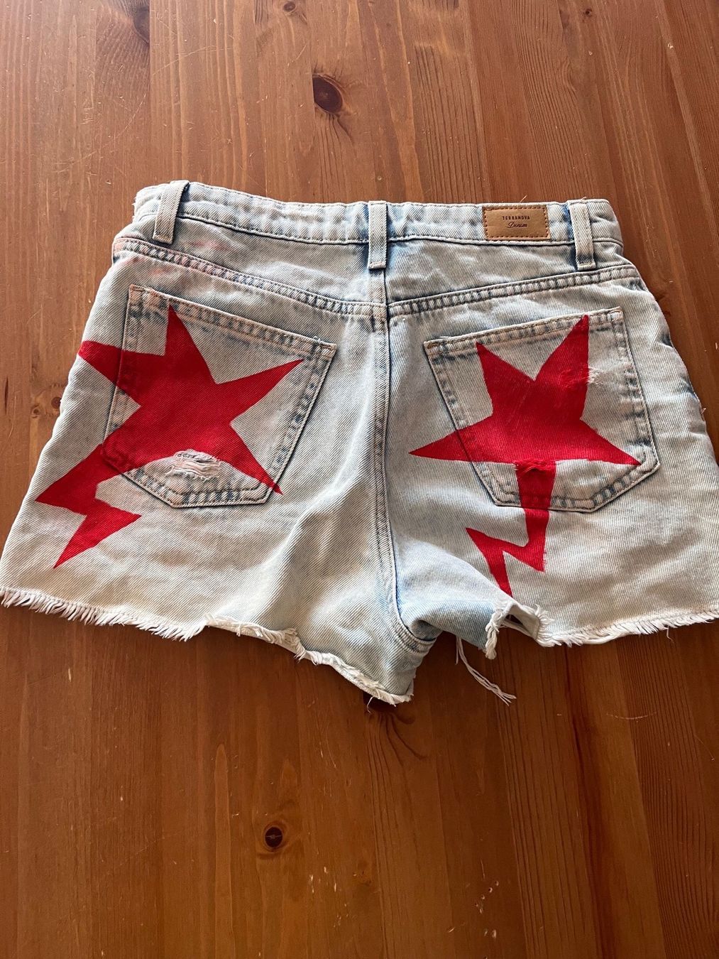 Jeans: Shorts Damen 38 – Usato da Küssnacht am Rigi venduto da ciucchino 2