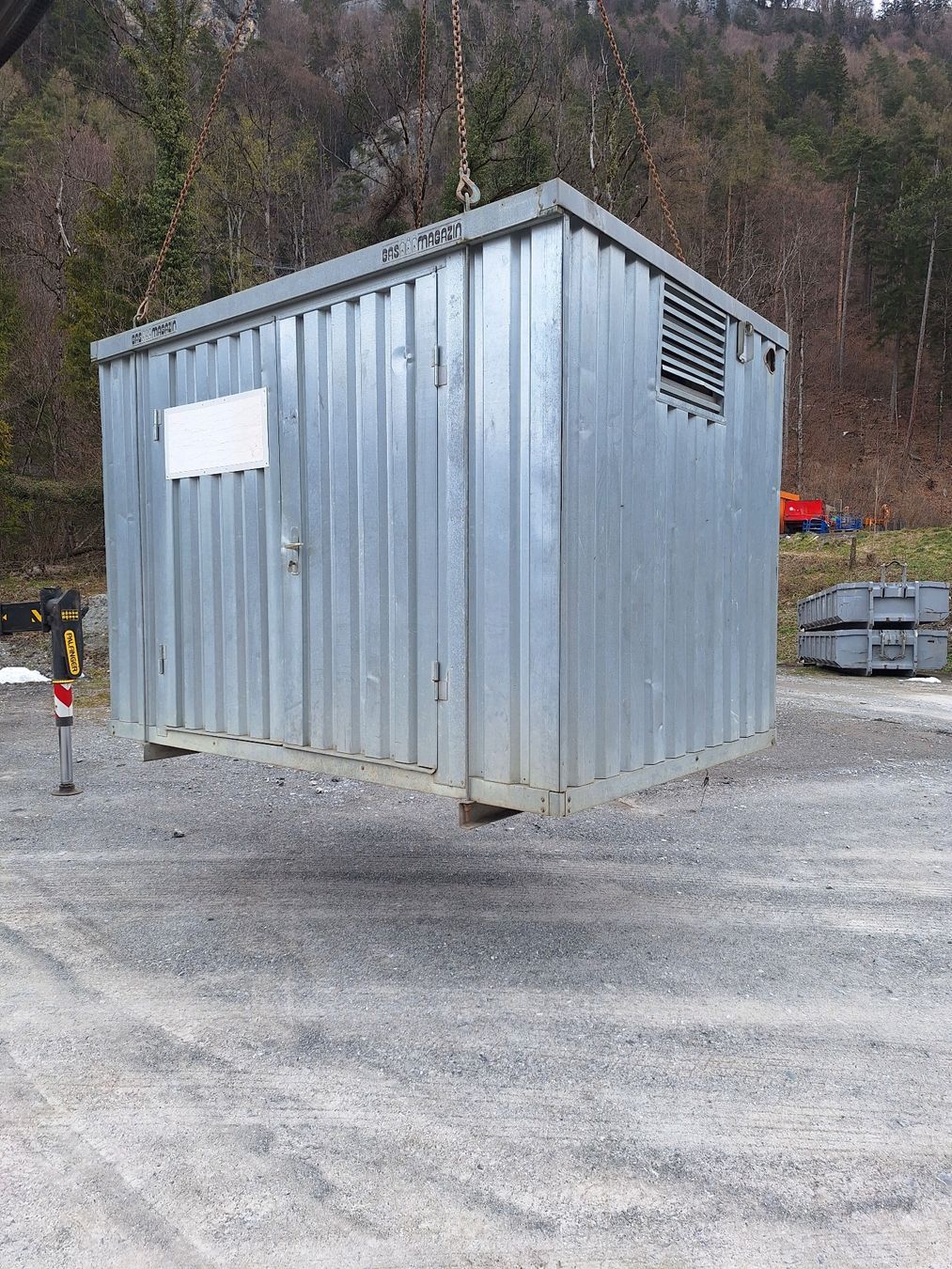 Contenitori edile: Gasflaschen Container Magazin 3 m – Usato da Alpnach Dorf venduto da vieuxhenri