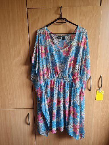 Kleider: Blumiges Strandkleid Gr. 40 /42 Neu – Neu (gemäss Beschreibung) aus Döttingen von Verkauf 2