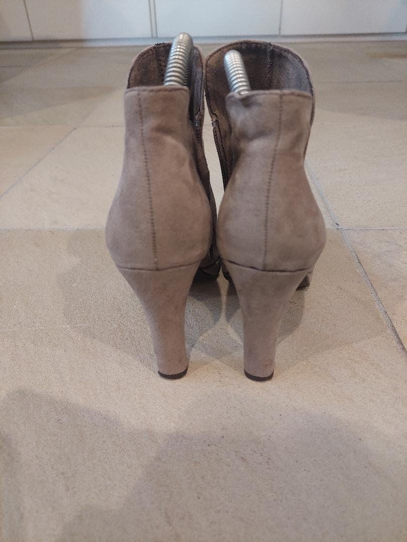 Tamaris Scarpe da donna: Boots – Nuovo (secondo la descrizione) da Holderbank AG venduto da lynno4 2