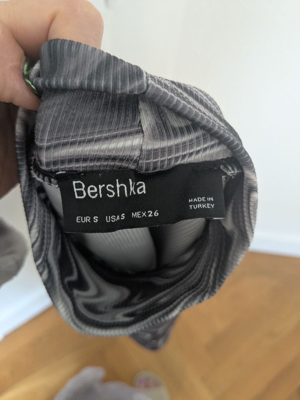 Bershka Tops: bershka top grey – Neu (gemäss Beschreibung) aus Genève von Valentyna_ann 1