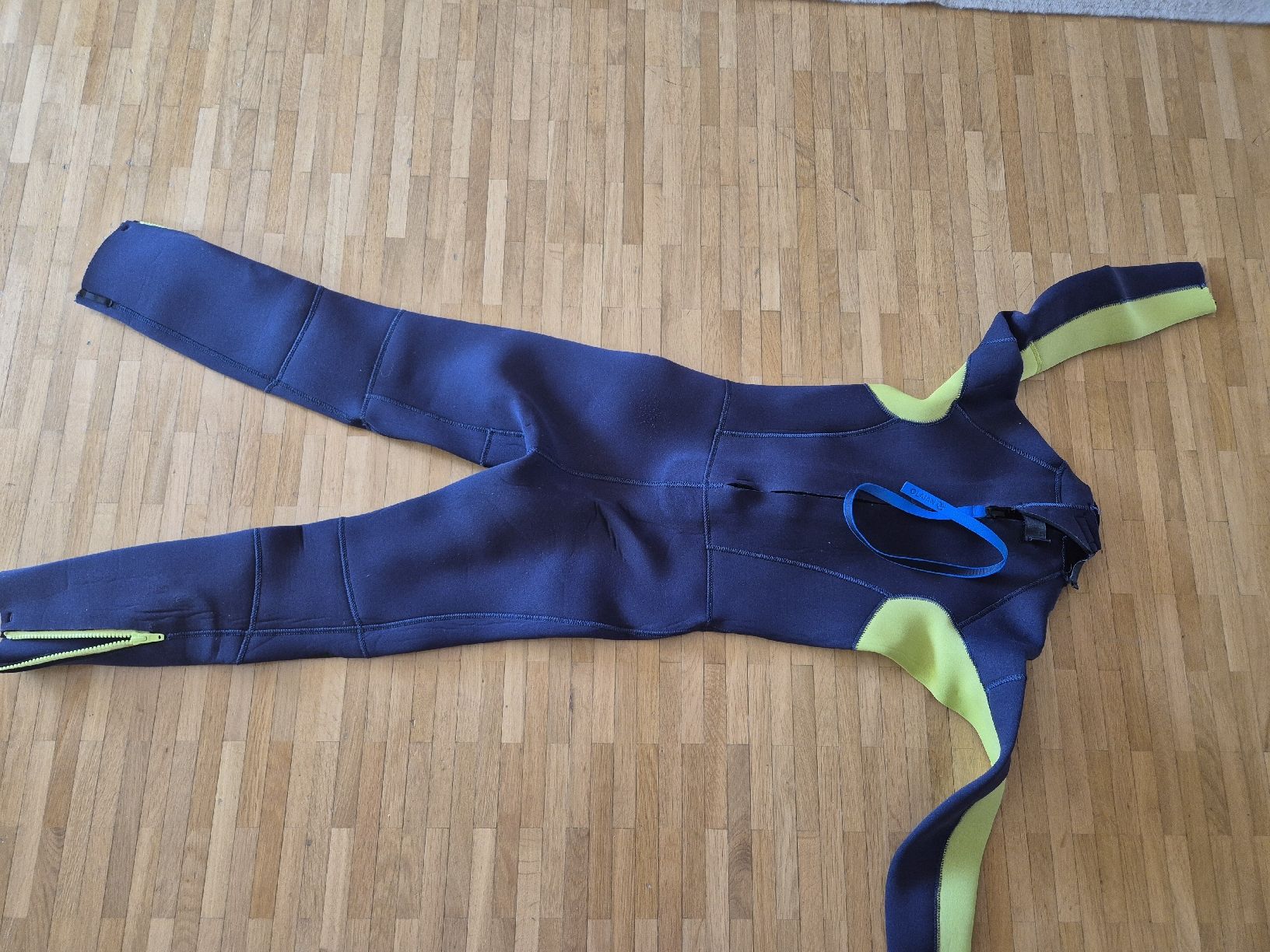 Decathlon Mute per immersioni: Neoprenanzug Surfen – Usato da Zollikerberg venduto da ewa.siekierka 1