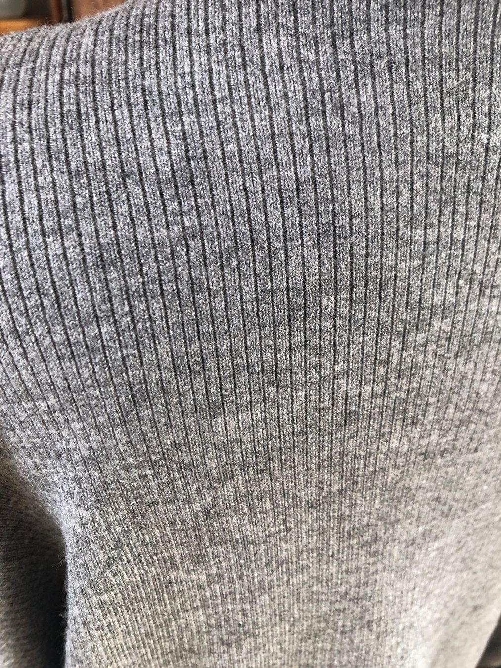 Pullover & Sweatshirts: Damen Pullover gerippt grau Stehkragen – Gebraucht aus Arlesheim von leyRum4.5 4