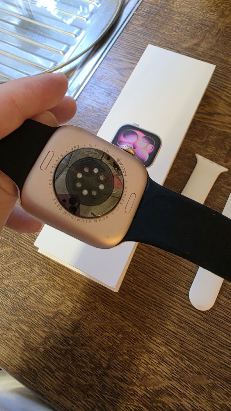 Apple Smartwatch: Apple Watch 11 44mm Rosé Gold – Usato da Buchrain venduto da electrify87 3