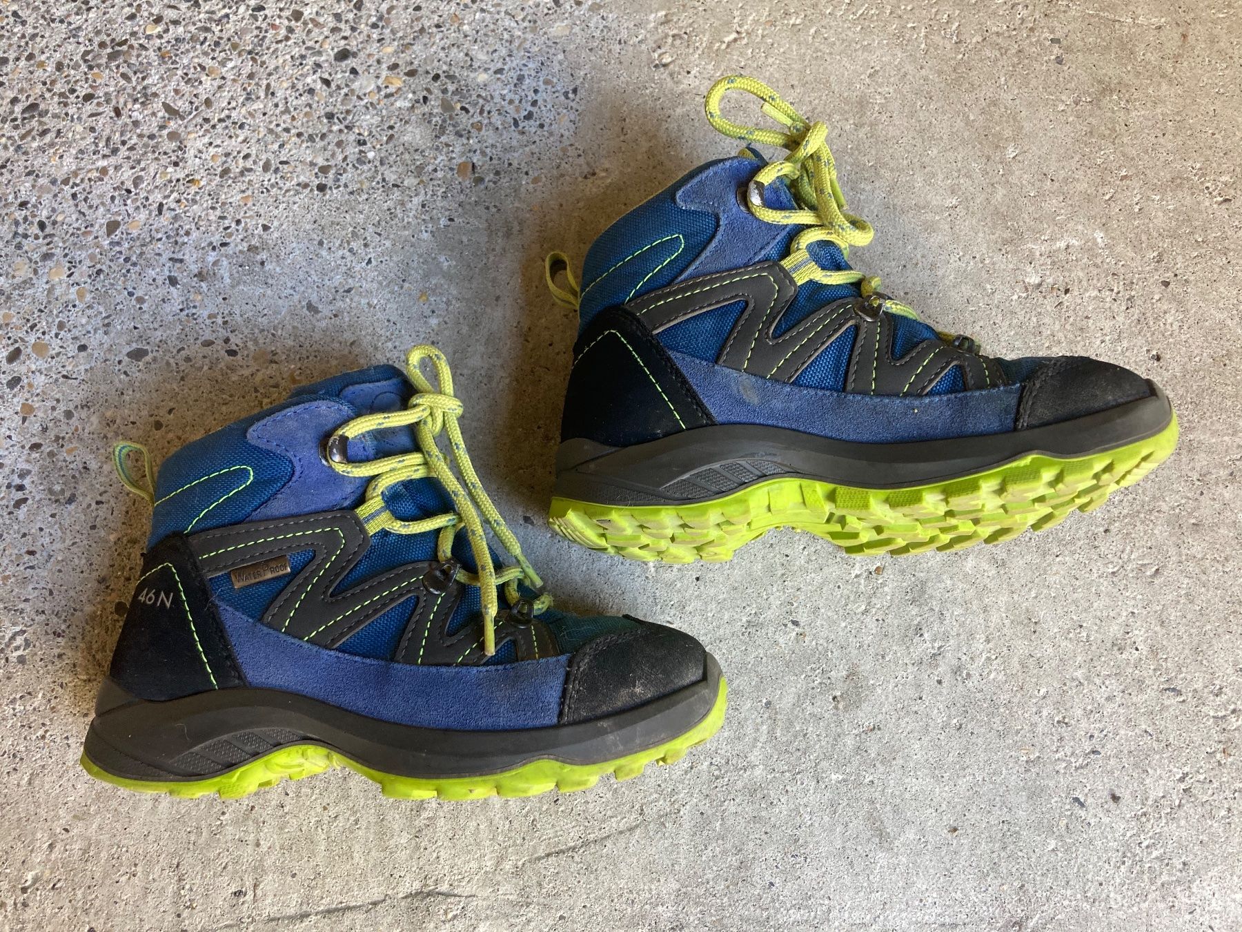 Scarpe per ragazzi: Robuste Kinder Wanderschuhe Gr. 30 – Usato da Malans GR venduto da .mario. 1
