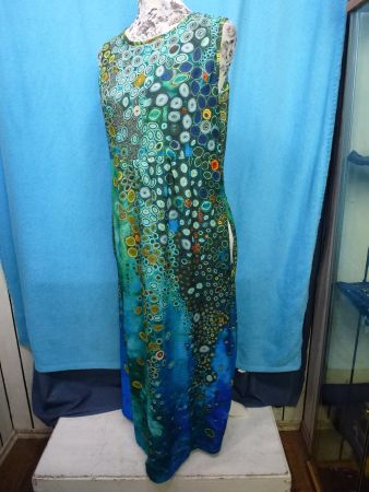 MAXIKLEID MIT TASCHEN RECHTS UND LINKS GR M NEU RUNDHALS
