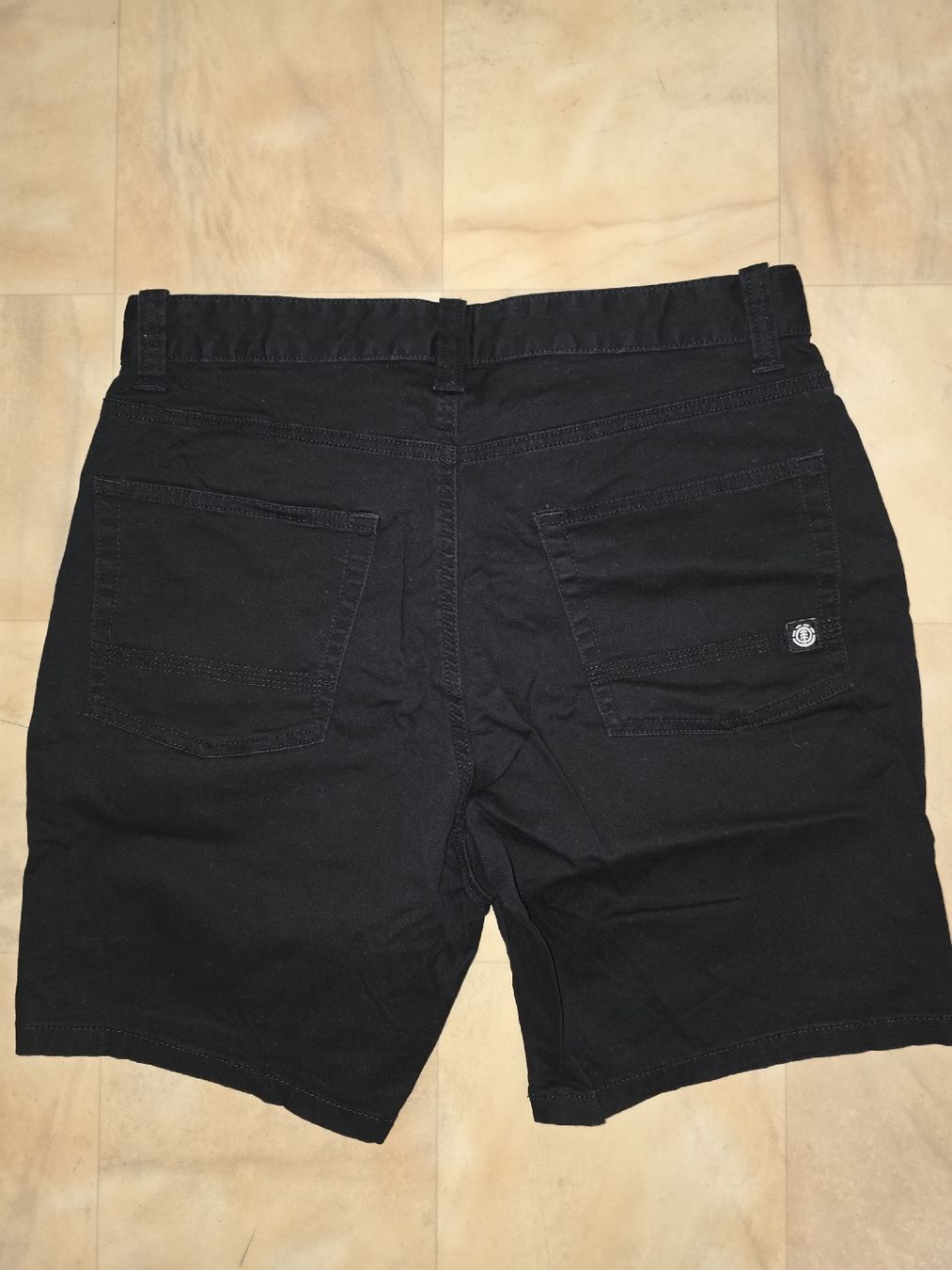 Element Pantaloni: short Element – Usato da Fribourg venduto da bob_tc9q 1