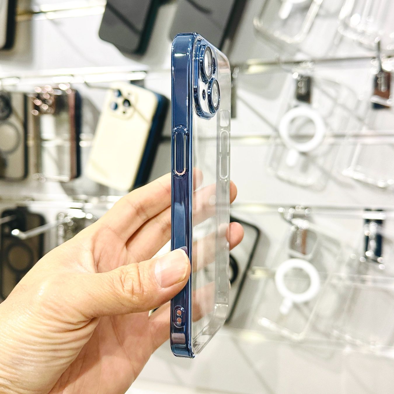 Covers & Schutzfolien: iPhone 15 (Plus) - Coque avec protection caméra verre+filtre – Neu und originalverpackt aus Morges von DigiAC