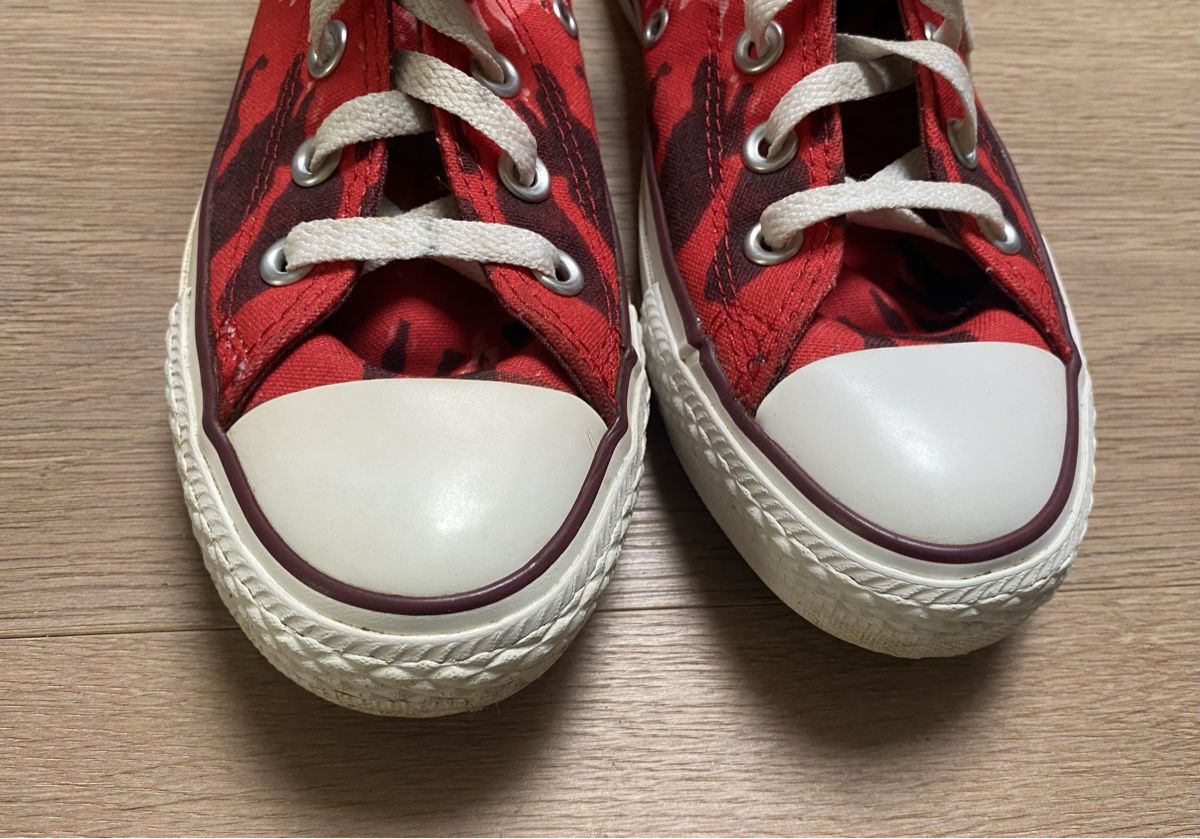 Converse Damenschuhe: Converse Chucks in rotem Batikstoff Grösse 36.5 – Gebraucht aus Winkel von Flyhy2020 4