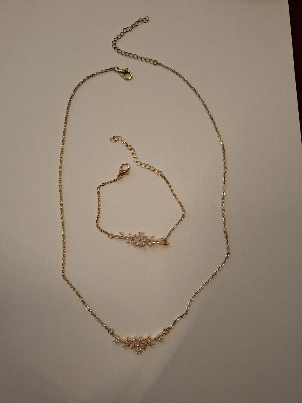 Ketten: Collana e bracciale color oro con pietre trasparenti – Neu und originalverpackt aus Camorino von ros_cj5f 1