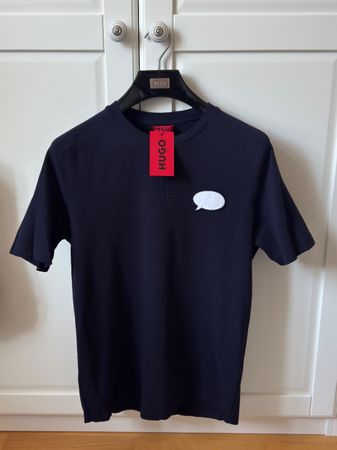 NEU HUGO T-Shirt Relaxed Fit aus 100% Baumwolle – Navy, Gr.M