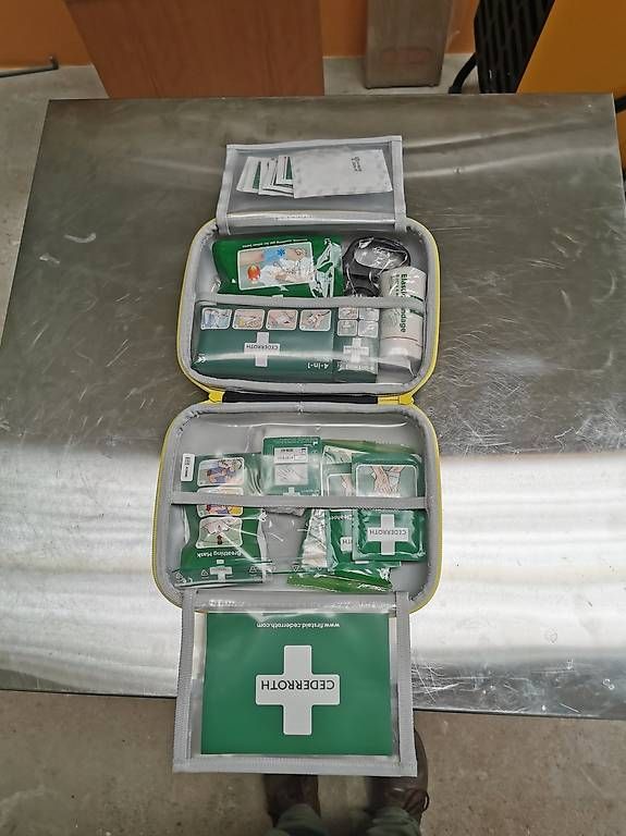 Kit di pronto soccorso: Kit de premiers secours, moyen, dans un coffret. – Usato da St-Aubin FR venduto da sme_nw6w 1