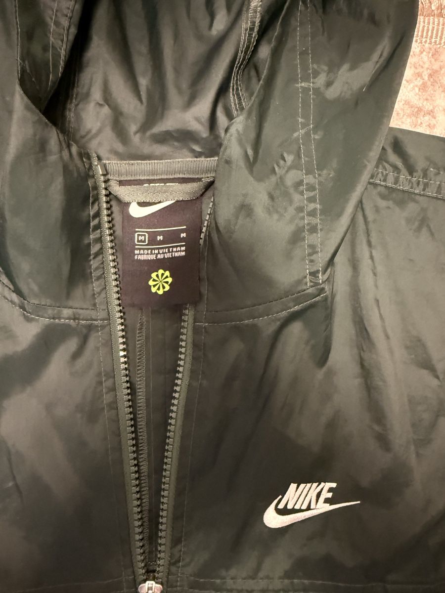 Nike Vestes: Nike Windjacke grün – Neuf (Voir description) à Näfels par sellmemoric 1