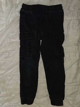 5 Hosen (4 in grösse 134)+(1 in 146 (schnitt 134))
