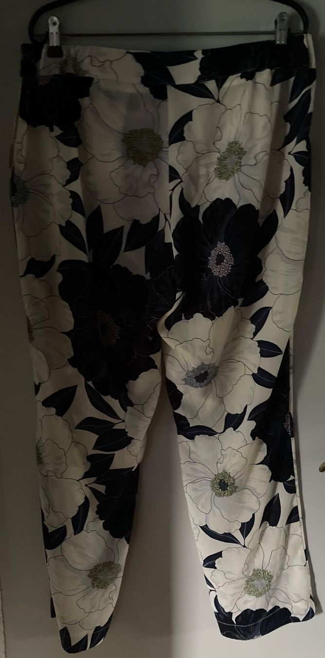 Hosen: Blumen Hose, Stoffhose, Sommerhose, Gr. 44 – Gebraucht aus Adligenswil von Decor-Tech 2