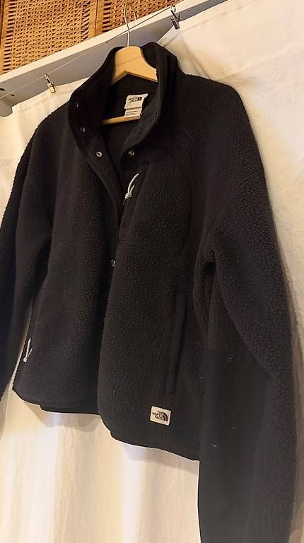 Giacche: North Face Fleece schwarz – Usato da St. Gallen venduto da lauralengwiler 1