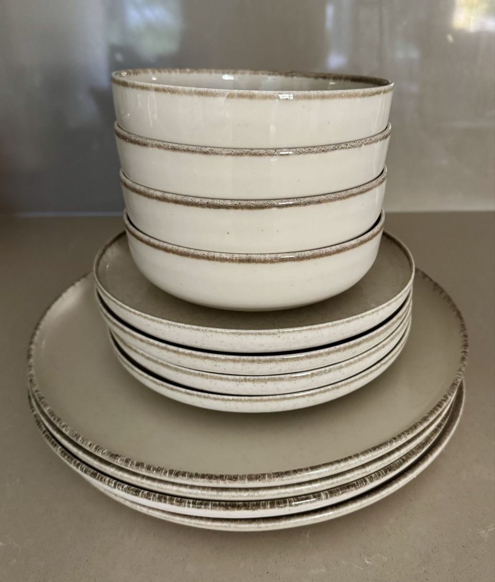 Set di piatti: Dining Set Dinner Plates, Bowls & Small Plates – Usato da Jona venduto da amy_pjw