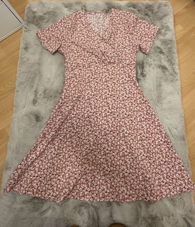 Sommerkleid kurz mit Blumenmuster rosa