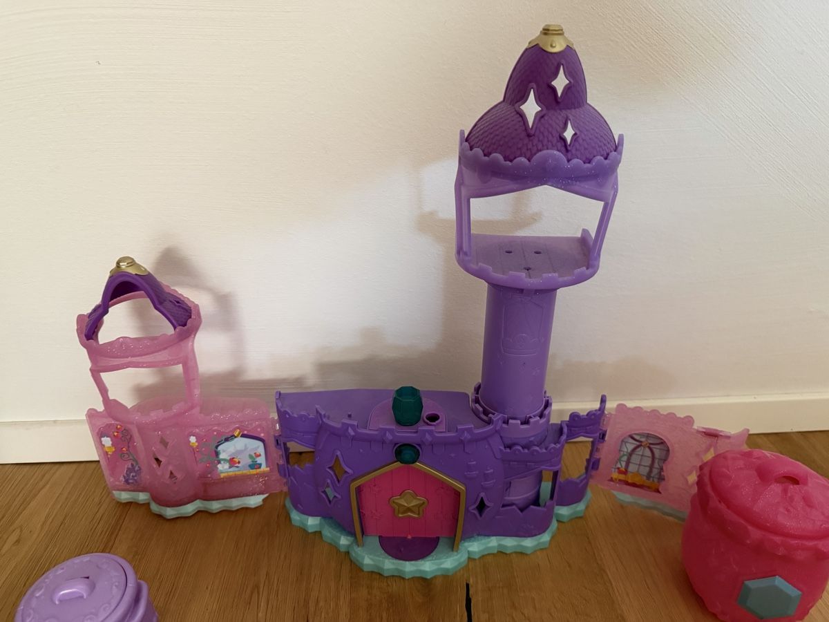 Jouets: Mini Mixies mit Schloss – D'occasion à Mur (Vully) FR par seaila 4