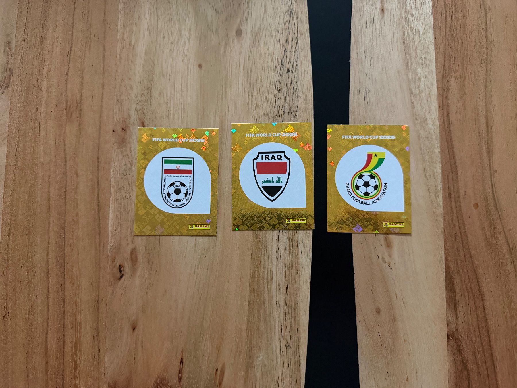 Panini Carte collezionabili: WM 2026 Panini 3 verschiedene Wappen – Nuovo (secondo la descrizione) da St. Gallen venduto da wastmo