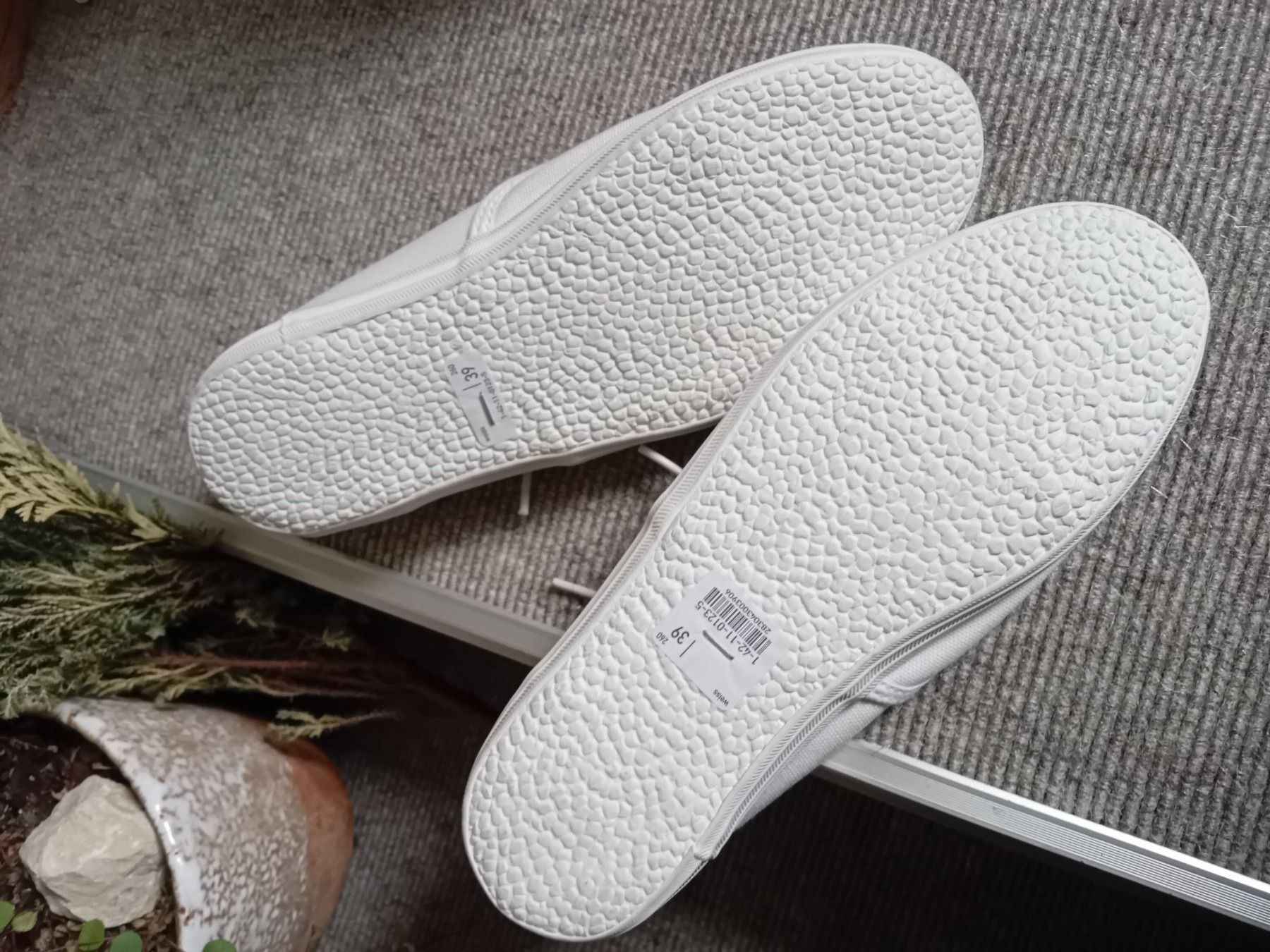 Tom Tailor Scarpe da donna: Weisse TOM TAILOR Stoffschuhe Gr. 38 – Nuovo e nell'imballaggio originale da Rüthi (Rheintal) venduto da titlis07 1