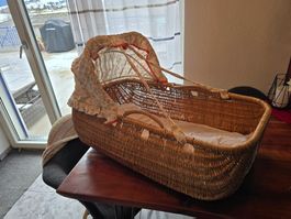 Vintage Moseskorb Rattan mit Himmel