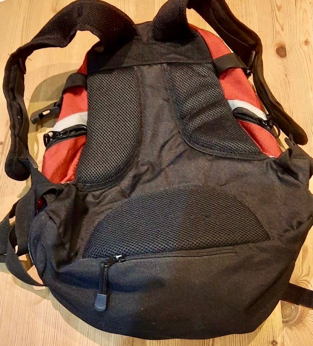 Rucksäcke: Rucksack ca. 10 Liter Rot/Grau/Schwarz – Gebraucht aus Ittigen von franzis6 1