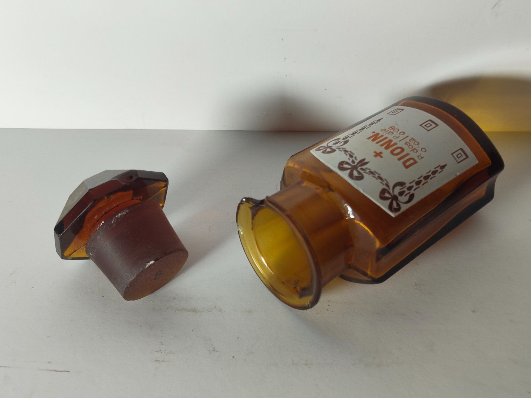 Accessori da laboratorio: Apothekerflasche DIONIN Um 1900 9cm – Usato da Monthey venduto da 19_karen_84 2