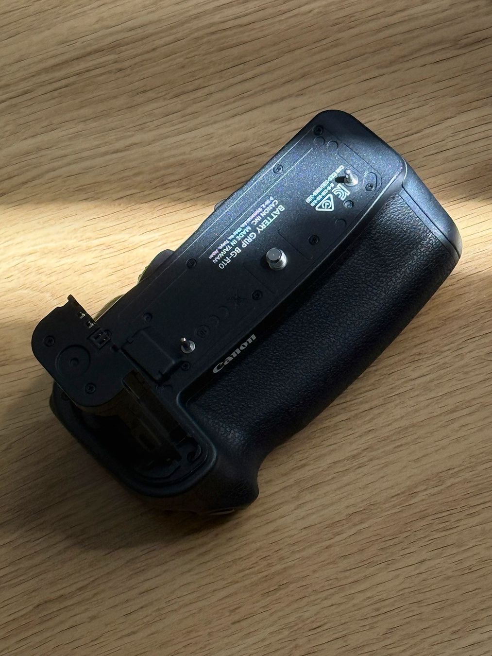 Canon Fotocamera: Canon BG-R10 – Nuovo (secondo la descrizione) da Zürich venduto da outofstock 1